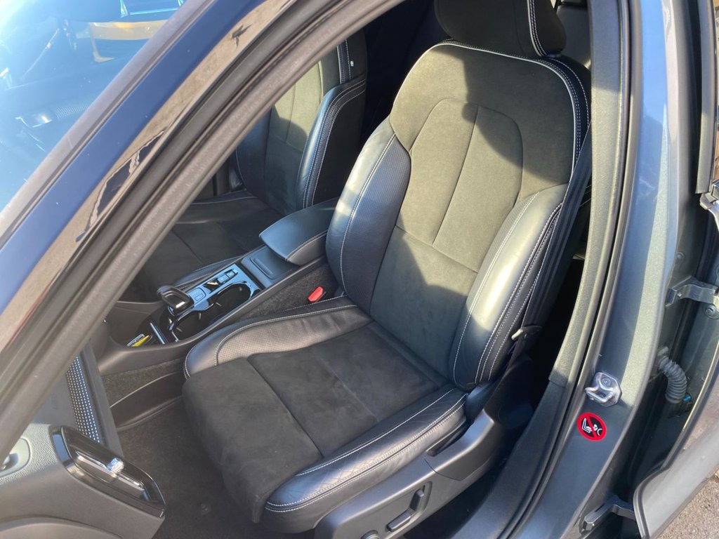 USED 2018 18 VOLVO XC40 2.0 D4 First Edition SUV 5dr Diesel Auto AWD Euro 6 (s/s) (190 ps) TOP SPECIFICATION FIRST XC40