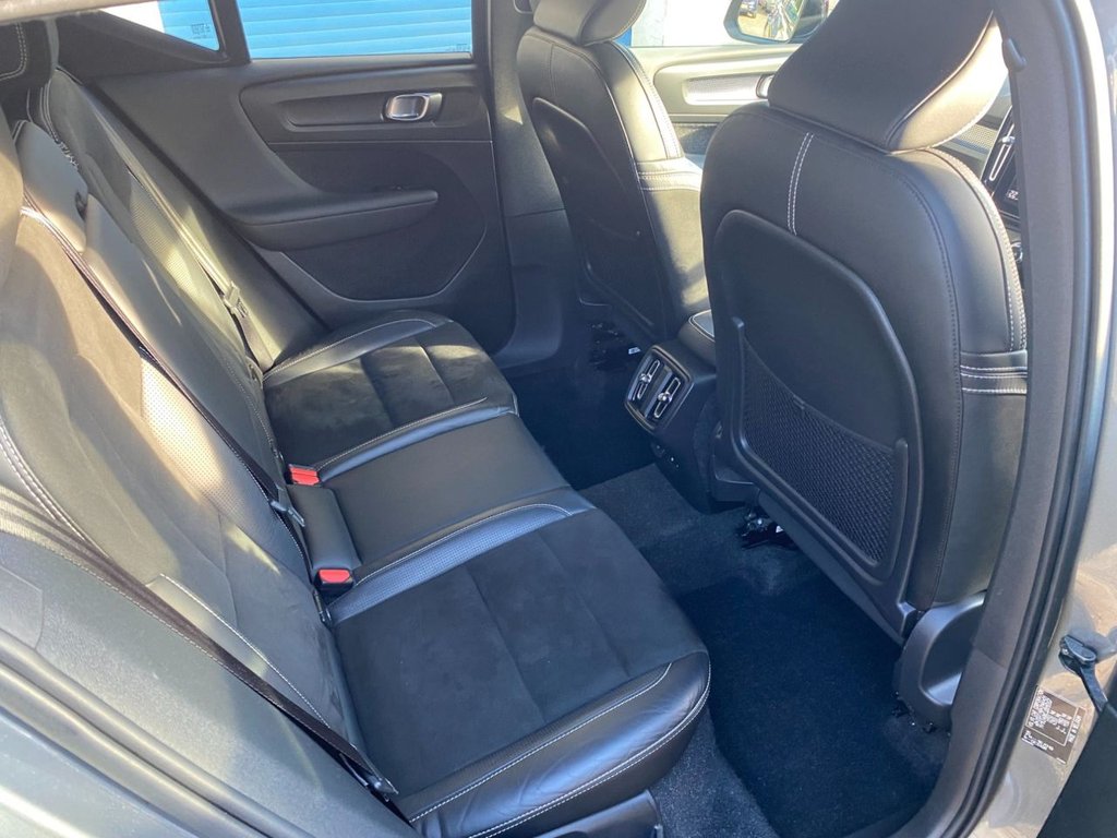USED 2018 18 VOLVO XC40 2.0 D4 First Edition SUV 5dr Diesel Auto AWD Euro 6 (s/s) (190 ps) TOP SPECIFICATION FIRST XC40
