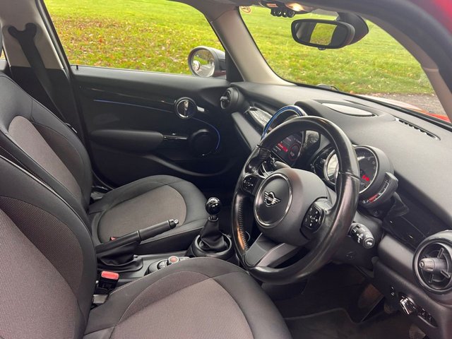 2021 MINI Hatch 1.5L Cooper Classic 5dr - Photo 2