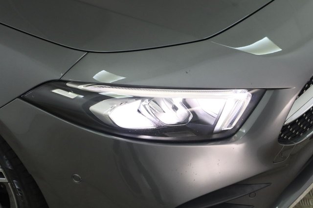 2019 MERCEDES-BENZ A-CLASS 1.5 A180d AMG Line (Executive) Hatchback 5dr Diesel 7G-DCT Euro 6 (s/s) (116 ps) - Photo 11