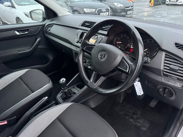 2015 SKODA FABIA - Photo 2