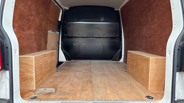 2022 Volkswagen Transporter 2L Startline 5dr - Photo 4