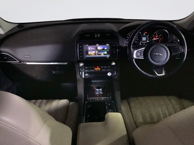 2018 Jaguar F-Pace 2L Portfolio 5dr - Photo 3