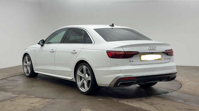 2022 Audi A4 2L S Line 4dr - Photo 2