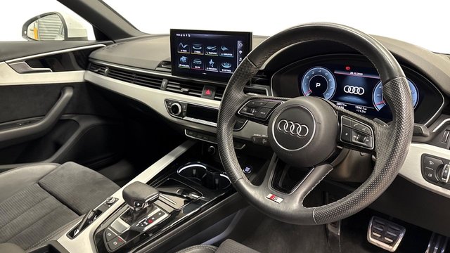 2022 Audi A4 2L S Line 4dr - Photo 3