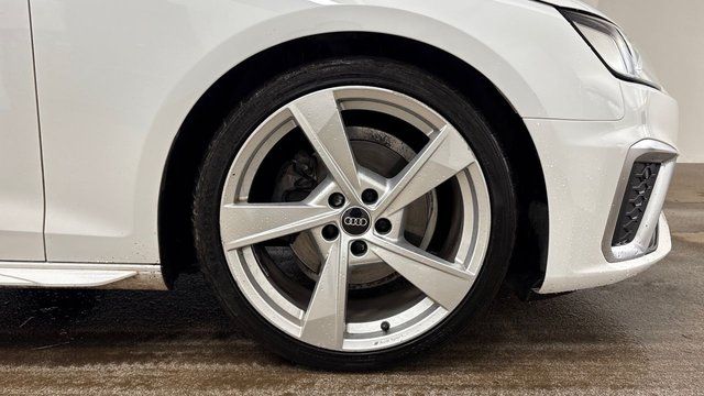 2022 Audi A4 2L S Line 4dr - Photo 6
