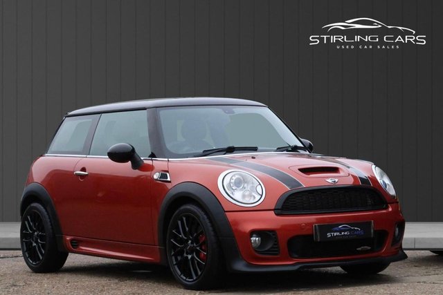 2010 MINI Hatch 1.6L John Cooper Works 3dr - Photo 2