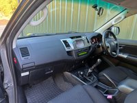 USED 2015 65 TOYOTA HI-LUX 3.0 D-4D Invincible Pickup Double Cab 4dr Diesel Manual 4WD Euro 5 (171 ps) 
