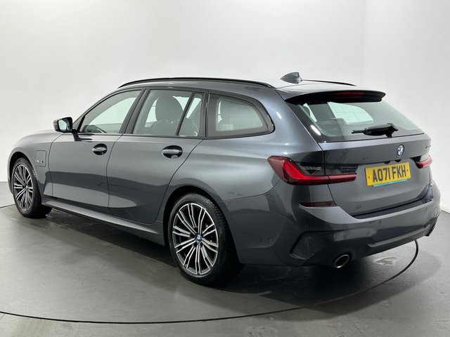 2021 BMW 3 Series - Photo 6