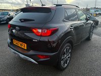 USED 2017 67 KIA STONIC 1.0 T-GDi First Edition SUV 5dr Petrol Manual Euro 6 (s/s) (118 bhp) 2 OWNERS FROM NEW* SERVICE HISTORY* SAT NAV* PARKING SENSORS* REVERSING CAMERA* CRUISE CONTROL* HEATED SEATS / STEERING WHEEL* AUTO START / STOP* TRACTION CONTROL* LANE ASSIST* BLIND SPOT DETECTION* 6 SPEED