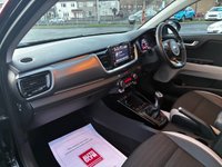 USED 2017 67 KIA STONIC 1.0 T-GDi First Edition SUV 5dr Petrol Manual Euro 6 (s/s) (118 bhp) 2 OWNERS FROM NEW* SERVICE HISTORY* SAT NAV* PARKING SENSORS* REVERSING CAMERA* CRUISE CONTROL* HEATED SEATS / STEERING WHEEL* AUTO START / STOP* TRACTION CONTROL* LANE ASSIST* BLIND SPOT DETECTION* 6 SPEED