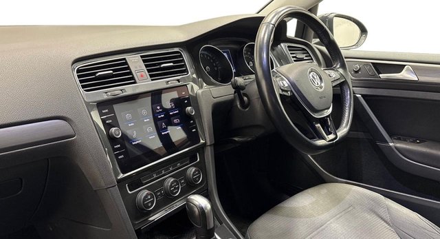 2020 VOLKSWAGEN E-GOLF 35.8kWh e-Golf Hatchback 5dr Electric Auto (136 ps) - Photo 5