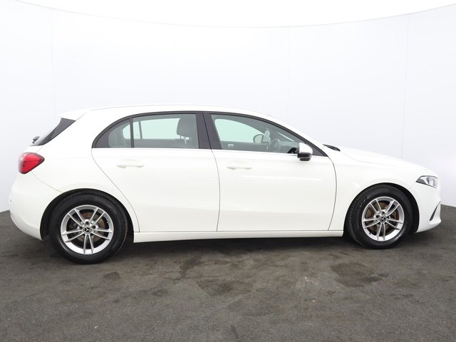 2020 Mercedes-Benz A-Class 1.3L Se 5dr - Photo 11