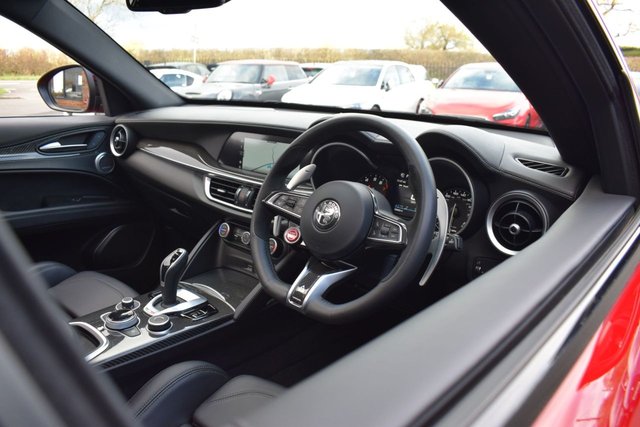 2023 Alfa Romeo Stelvio 2.9L Quadrifoglio 5dr - Photo 11