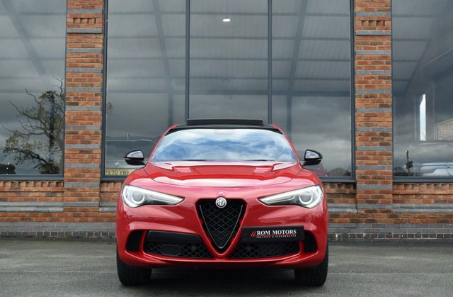 2023 Alfa Romeo Stelvio 2.9L Quadrifoglio 5dr - Photo 4