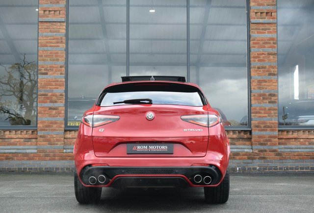 2023 Alfa Romeo Stelvio 2.9L Quadrifoglio 5dr - Photo 7