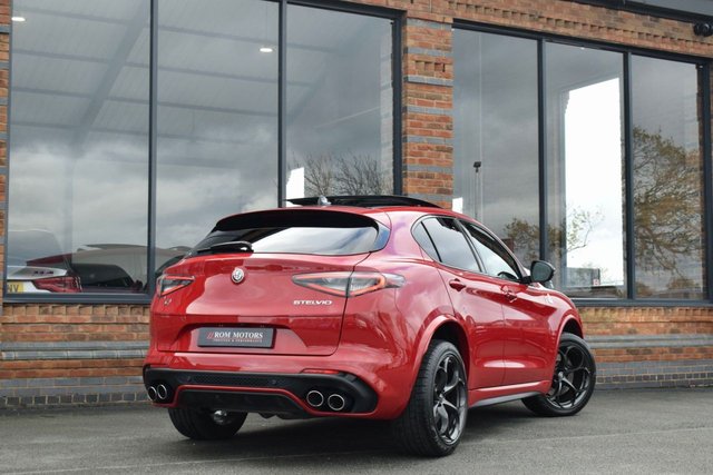2023 Alfa Romeo Stelvio 2.9L Quadrifoglio 5dr - Photo 2