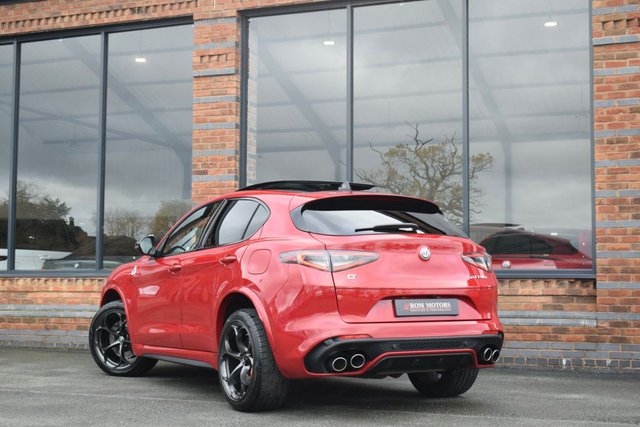 2023 Alfa Romeo Stelvio 2.9L Quadrifoglio 5dr - Photo 8