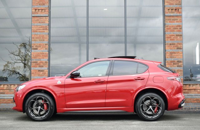 2023 Alfa Romeo Stelvio 2.9L Quadrifoglio 5dr - Photo 9