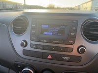 USED 2018 68 HYUNDAI I10 1.0 SE Hatchback 5dr Petrol Manual Euro 6 (67 ps) 2 OWNERS FROM NEW* CRUISE CONTROL* AIR CON* TRACTION CONTROL* BLUETOOTH PHONE AND AUDIO* DAB* AUX* USB* REMOTE CENTRAL LOCKING WITH 2 KEYS* ELECTRIC WINDOWS & MIRRORS