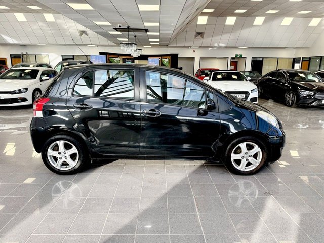 2011 Toyota Yaris 1.3L Tr 5dr - Photo 2