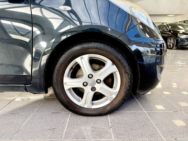 2011 Toyota Yaris 1.3L Tr 5dr - Photo 4