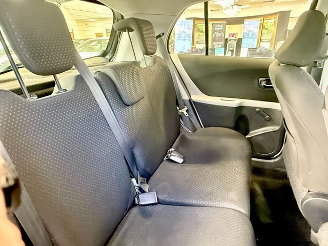 2011 Toyota Yaris 1.3L Tr 5dr - Photo 11