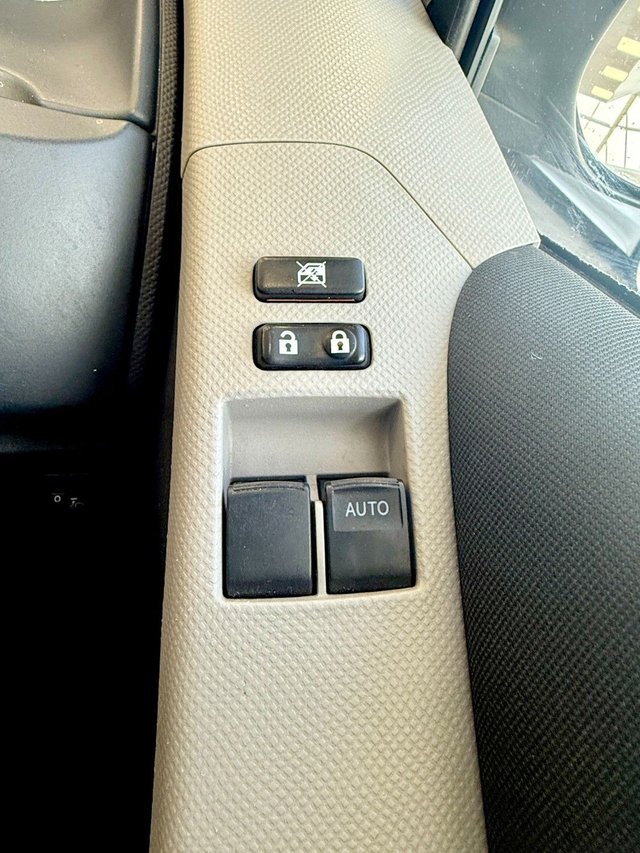 2011 Toyota Yaris 1.3L Tr 5dr - Photo 12