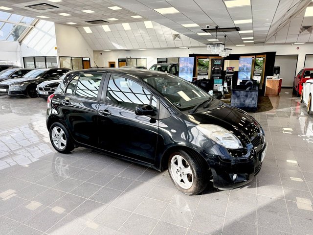 2011 Toyota Yaris 1.33 Dual VVT-i TR Hatchback 5dr Petrol Manual Euro 5 (s/s) (101 ps) photo
