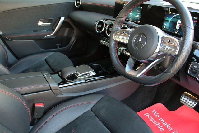 2018 MERCEDES-BENZ A-CLASS 2.0 A250 AMG Line Hatchback 5dr Petrol 7G-DCT Euro 6 (s/s) (224 ps) - Photo 9