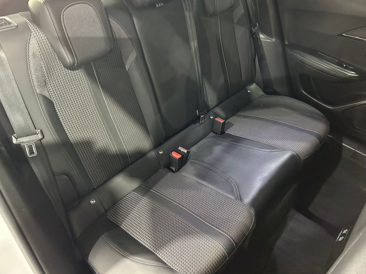 2021 71 PEUGEOT E-2008