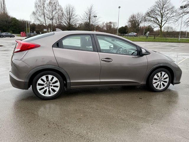 2014 Honda Civic 1.6L Se 5dr - Photo 4