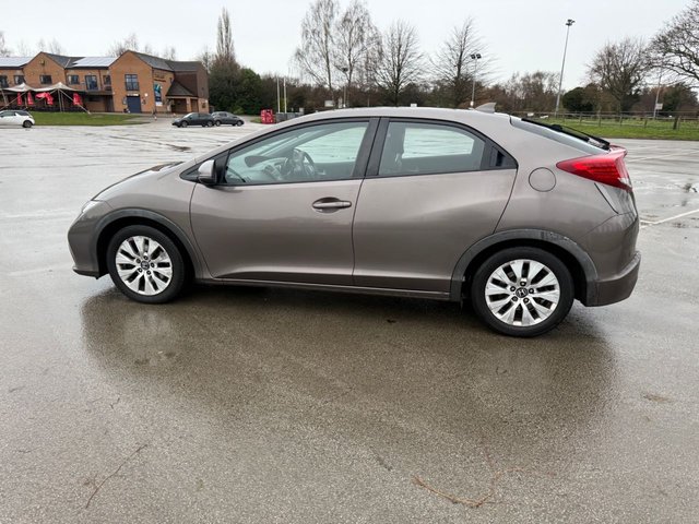 2014 Honda Civic 1.6L Se 5dr - Photo 2