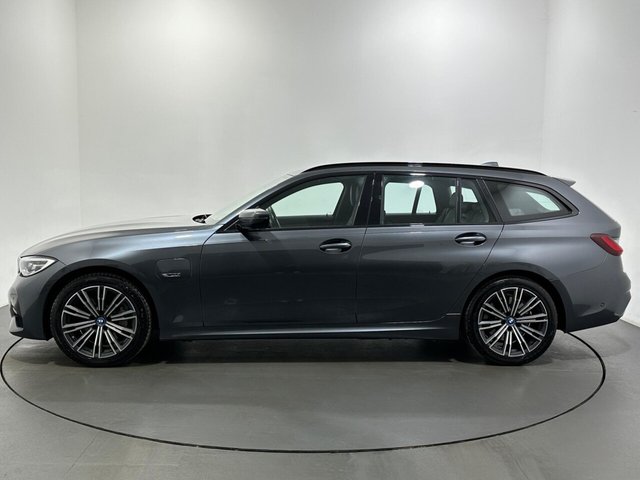 2021 BMW 3 Series - Photo 5
