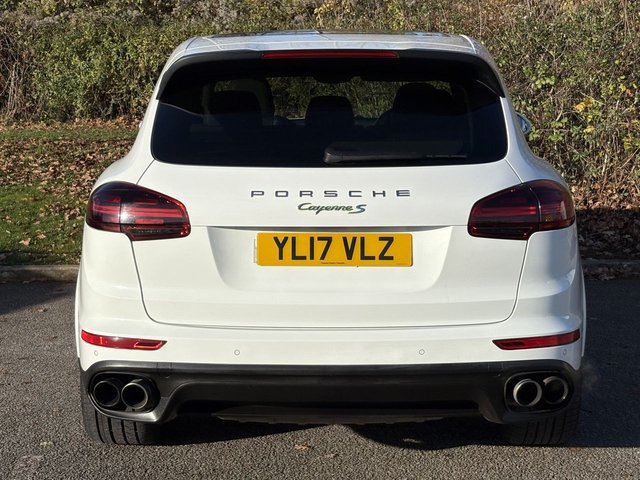 2017 PORSCHE CAYENNE - Photo 4