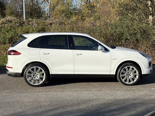 2017 PORSCHE CAYENNE - Photo 6