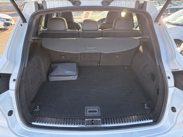 2017 PORSCHE CAYENNE - Photo 11