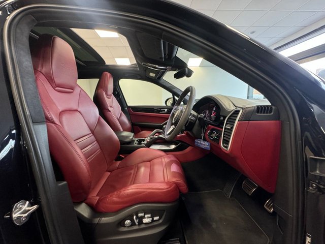 2018 PORSCHE CAYENNE - Photo 3