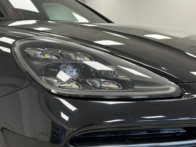 2018 PORSCHE CAYENNE - Photo 12