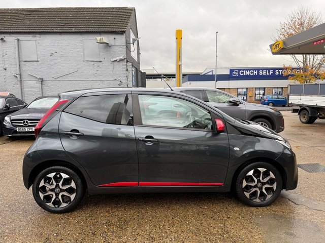 2021 TOYOTA AYGO - Photo 5