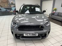 USED 2021 71 MINI COUNTRYMAN 1.5 10kWh Cooper SE Classic SUV 5dr Petrol Plug-in Hybrid Auto ALL4 Euro 6 (s/s) (222 ps) MOONWALK GREY / CARBON BLACK LEATHERETTE TRIM / ALL 4 / AUTOMATIC / PETROL HYBRID / &pound;2000 OF EXTRAS / 1 OWNER FROM NEW / TOUCHSCREEN APPLE CARPLAY & NAVIGATION / DAB / REAR PARKING SENSORS / 3 PIN PLUG CHARGER & POD CHARGER