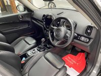 USED 2021 71 MINI COUNTRYMAN 1.5 10kWh Cooper SE Classic SUV 5dr Petrol Plug-in Hybrid Auto ALL4 Euro 6 (s/s) (222 ps) MOONWALK GREY / CARBON BLACK LEATHERETTE TRIM / ALL 4 / AUTOMATIC / PETROL HYBRID / &pound;2000 OF EXTRAS / 1 OWNER FROM NEW / TOUCHSCREEN APPLE CARPLAY & NAVIGATION / DAB / REAR PARKING SENSORS / 3 PIN PLUG CHARGER & POD CHARGER