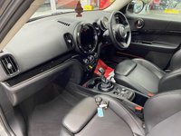 USED 2021 71 MINI COUNTRYMAN 1.5 10kWh Cooper SE Classic SUV 5dr Petrol Plug-in Hybrid Auto ALL4 Euro 6 (s/s) (222 ps) MOONWALK GREY / CARBON BLACK LEATHERETTE TRIM / ALL 4 / AUTOMATIC / PETROL HYBRID / &pound;2000 OF EXTRAS / 1 OWNER FROM NEW / TOUCHSCREEN APPLE CARPLAY & NAVIGATION / DAB / REAR PARKING SENSORS / 3 PIN PLUG CHARGER & POD CHARGER