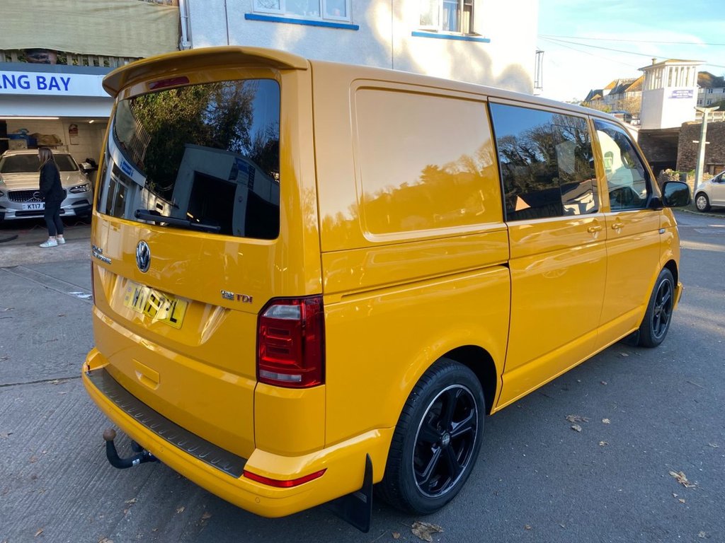 USED 2017 17 VOLKSWAGEN TRANSPORTER 2.0 BiTDI T32 BlueMotion Tech Highline Kombi Double Cab 5dr Diesel DSG FWD SWB Euro 6 (s/s) (204 ps) DEMO PLUS ONE OWNER TOP SPEC