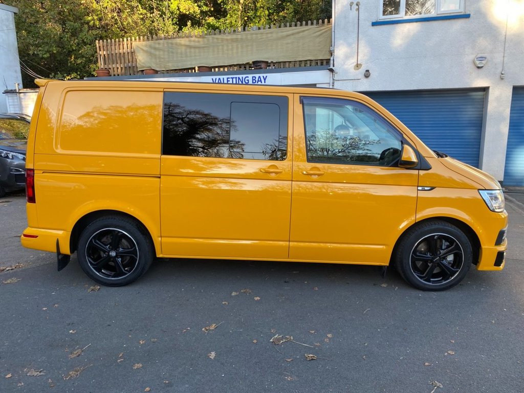 USED 2017 17 VOLKSWAGEN TRANSPORTER 2.0 BiTDI T32 BlueMotion Tech Highline Kombi Double Cab 5dr Diesel DSG FWD SWB Euro 6 (s/s) (204 ps) DEMO PLUS ONE OWNER TOP SPEC