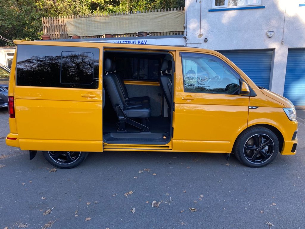 USED 2017 17 VOLKSWAGEN TRANSPORTER 2.0 BiTDI T32 BlueMotion Tech Highline Kombi Double Cab 5dr Diesel DSG FWD SWB Euro 6 (s/s) (204 ps) DEMO PLUS ONE OWNER TOP SPEC