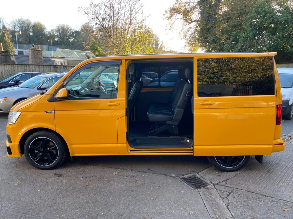 USED 2017 17 VOLKSWAGEN TRANSPORTER 2.0 BiTDI T32 BlueMotion Tech Highline Kombi Double Cab 5dr Diesel DSG FWD SWB Euro 6 (s/s) (204 ps) DEMO PLUS ONE OWNER TOP SPEC