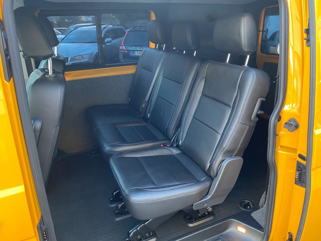 USED 2017 17 VOLKSWAGEN TRANSPORTER 2.0 BiTDI T32 BlueMotion Tech Highline Kombi Double Cab 5dr Diesel DSG FWD SWB Euro 6 (s/s) (204 ps) DEMO PLUS ONE OWNER TOP SPEC