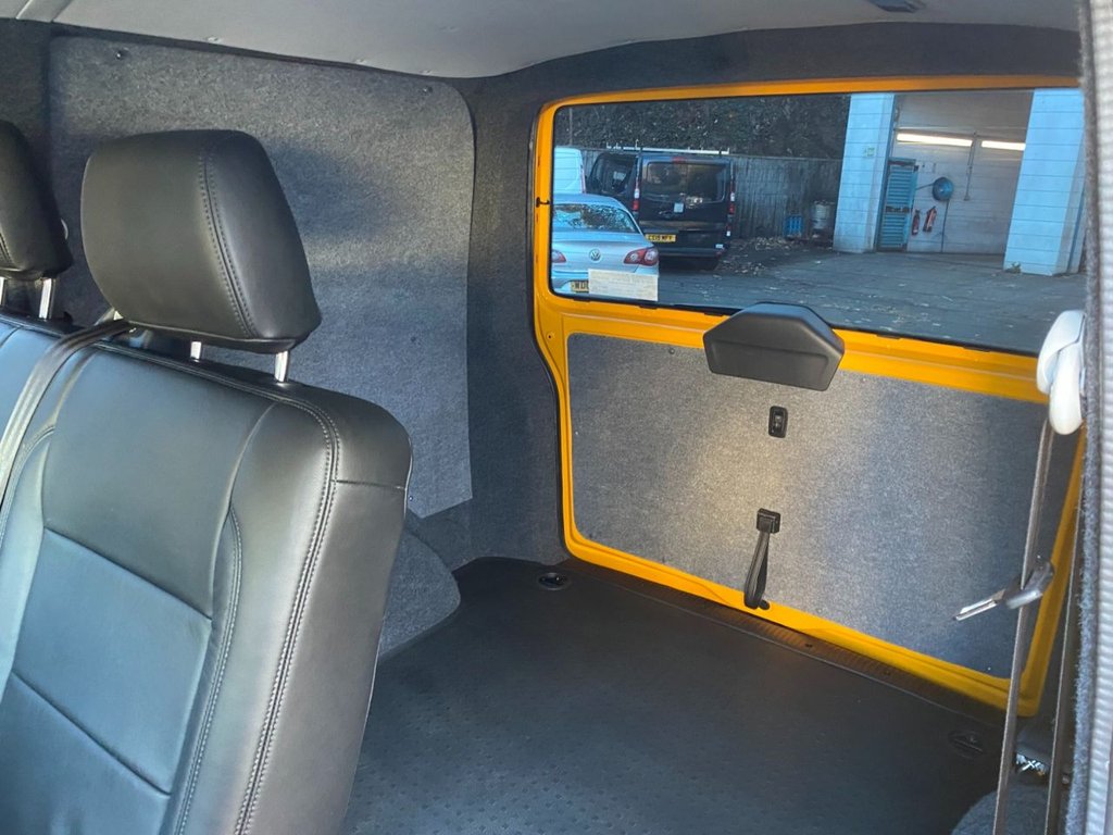 USED 2017 17 VOLKSWAGEN TRANSPORTER 2.0 BiTDI T32 BlueMotion Tech Highline Kombi Double Cab 5dr Diesel DSG FWD SWB Euro 6 (s/s) (204 ps) DEMO PLUS ONE OWNER TOP SPEC