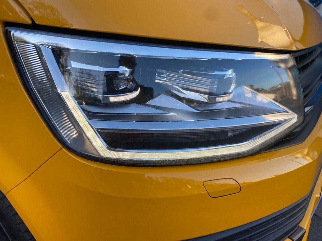 USED 2017 17 VOLKSWAGEN TRANSPORTER 2.0 BiTDI T32 BlueMotion Tech Highline Kombi Double Cab 5dr Diesel DSG FWD SWB Euro 6 (s/s) (204 ps) DEMO PLUS ONE OWNER TOP SPEC